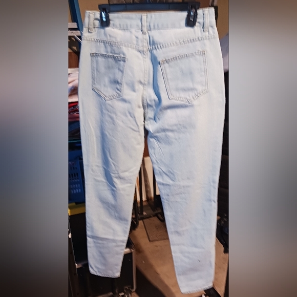 Distressed jeans - Picture 2 of 2